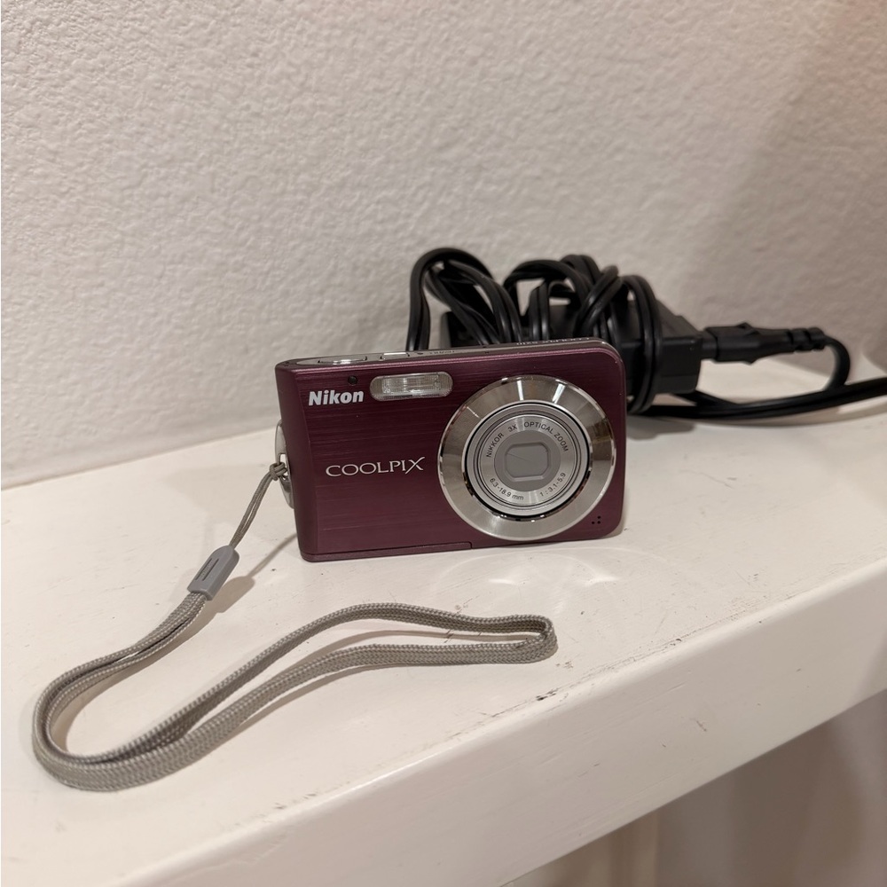 Nikon Coolpix S210 Digital Camera 10MP 3x Zoom Red Tested Working w Charger